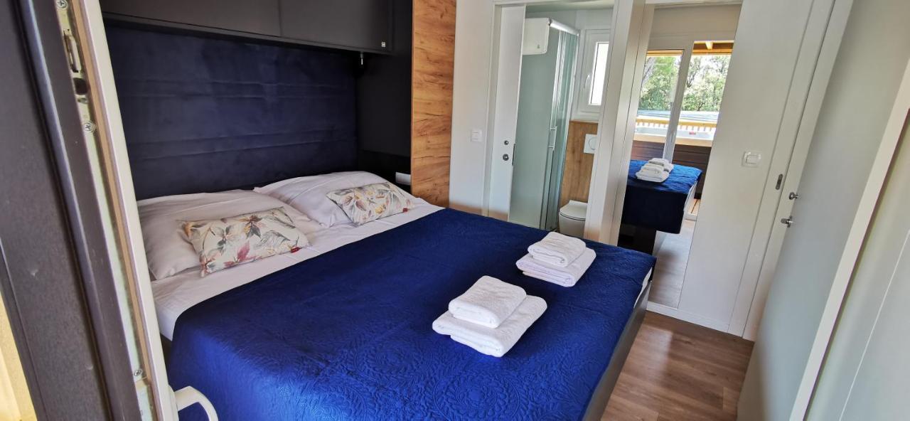 Mobile home KMZ Selce Esterno foto