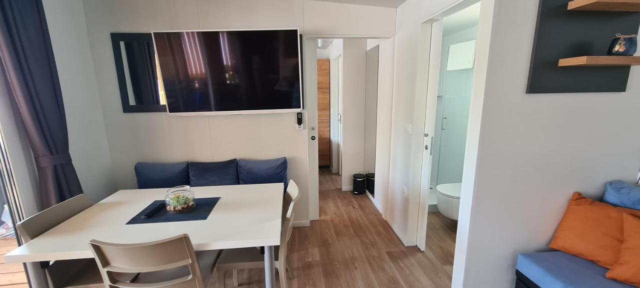 Mobile home KMZ Selce Esterno foto
