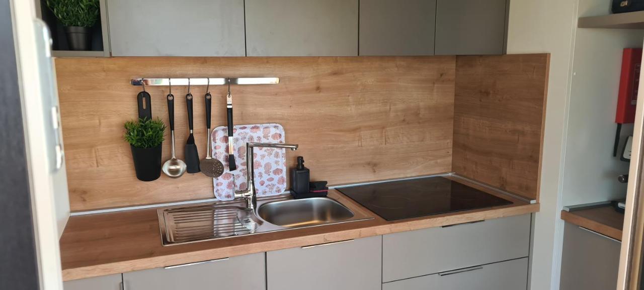 Mobile home KMZ Selce Esterno foto